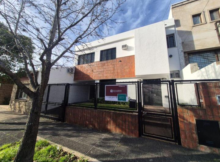 Casa · 215m² · 5 Ambientes · 1 Cochera