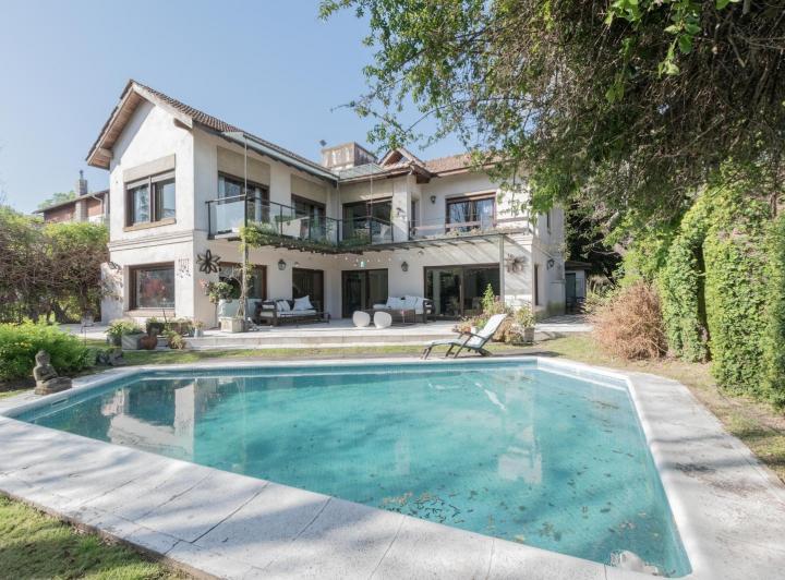 Casa · 400m² · 7 Ambientes · 3 Cocheras