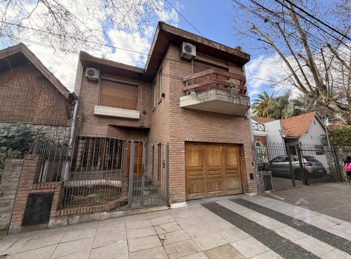 Casa · 250m² · 5 Ambientes · 1 Cochera
