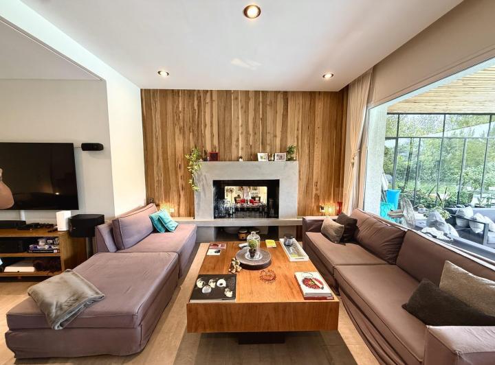 Casa · 300m² · 7 Ambientes · 3 Cocheras
