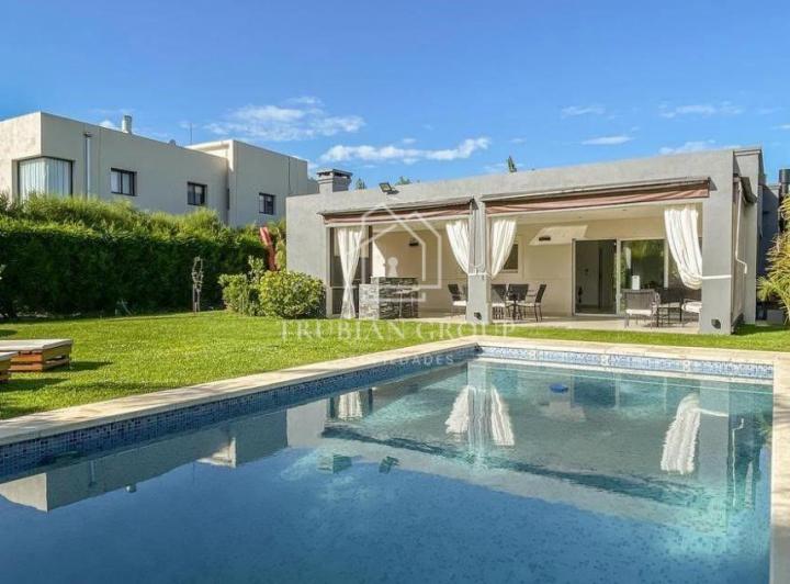 Casa · 172m² · 5 Ambientes · 2 Cocheras