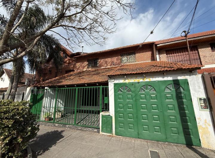 Casa · 258m² · 10 Ambientes · 1 Cochera