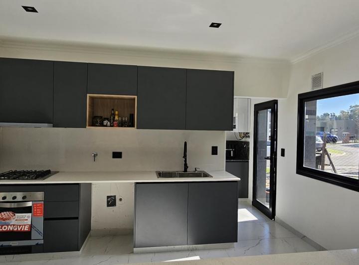 Casa · 224m² · 6 Ambientes · 3 Cocheras