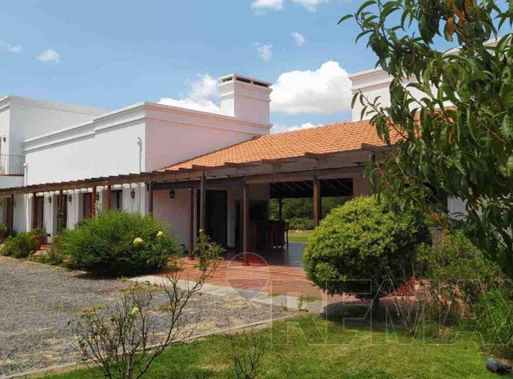 Casa · 350m² · 9 Ambientes · 2 Cocheras