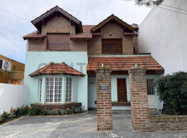 Casa · 170m² · 6 Ambientes · 1 Cochera