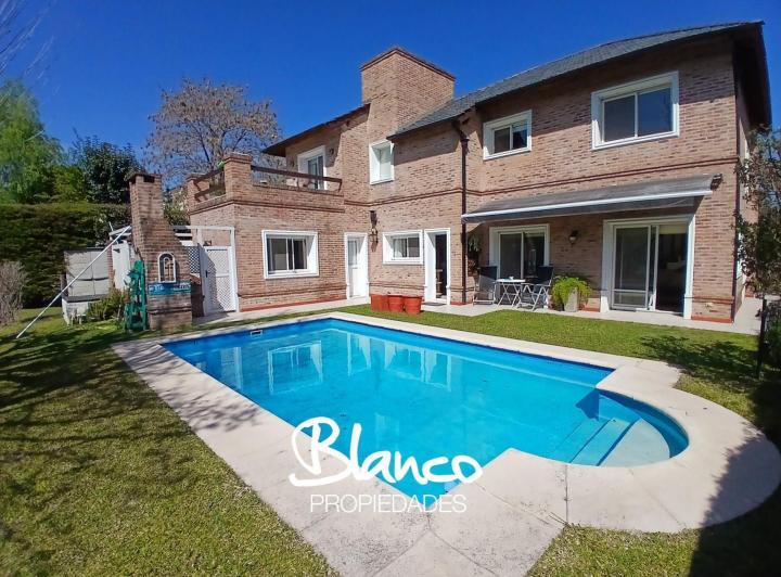 Casa · 240m² · 5 Ambientes · 1 Cochera