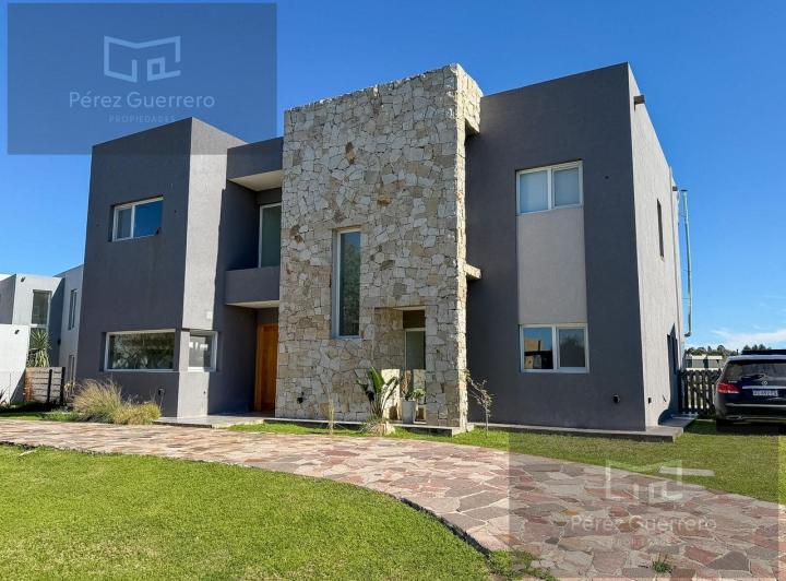 Casa · 253m² · 5 Ambientes