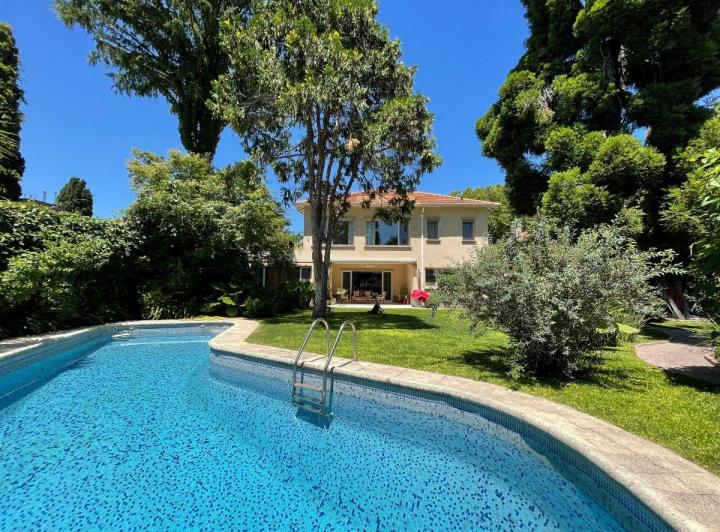 Casa · 510m² · 6 Ambientes · 2 Cocheras