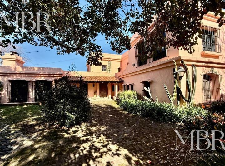 Casa · 390m² · 9 Ambientes