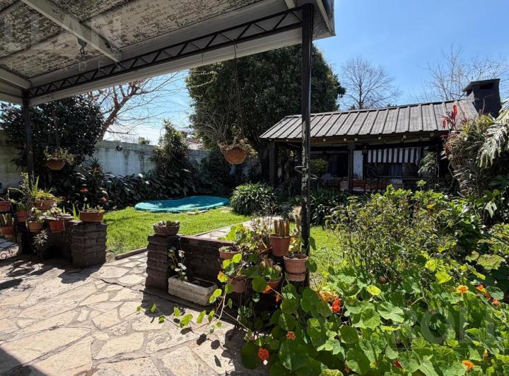 Casa · 360m² · 5 Ambientes · 1 Cochera