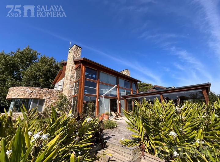 Casa · 370m² · 6 Ambientes