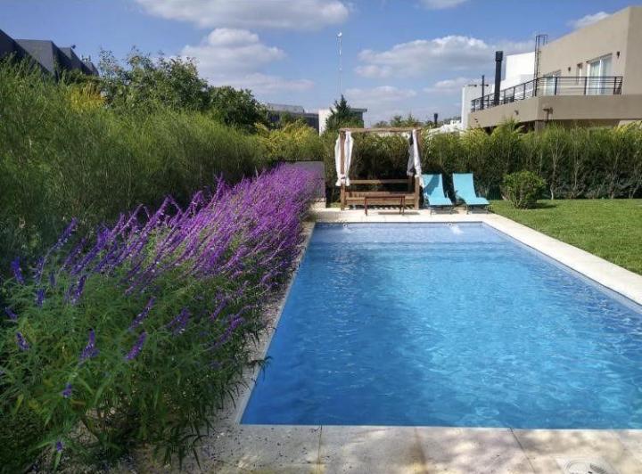 Casa · 350m² · 5 Ambientes · 2 Cocheras
