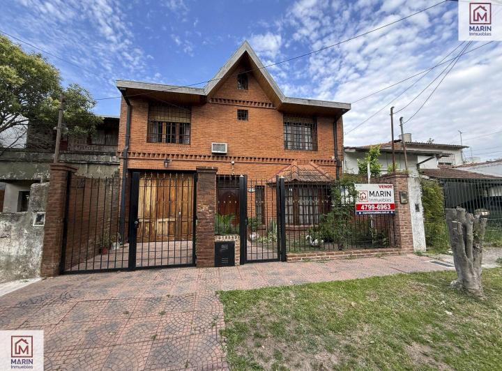 Casa · 185m² · 5 Ambientes · 2 Cocheras