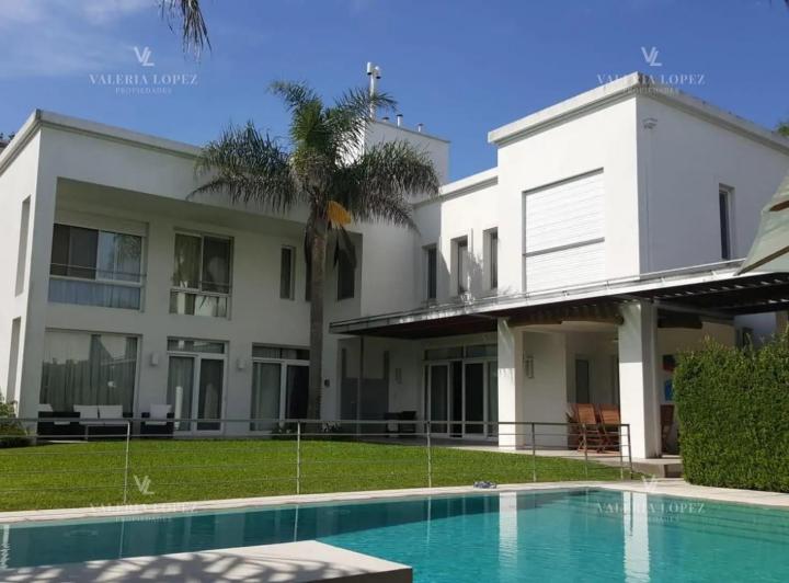 Casa · 350m² · 6 Ambientes · 6 Cocheras