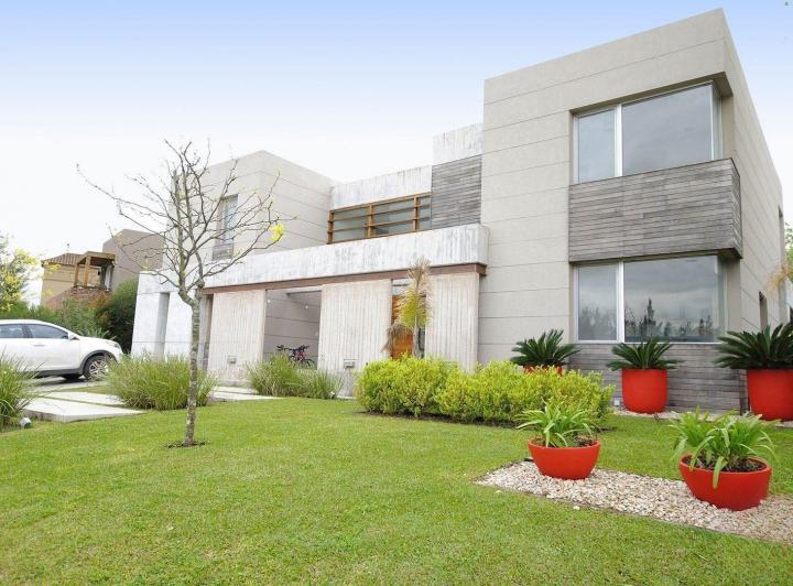 Casa · 360m² · 7 Ambientes