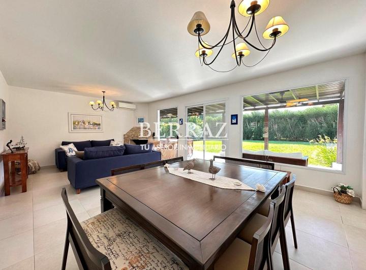 Casa · 211m² · 6 Ambientes · 1 Cochera