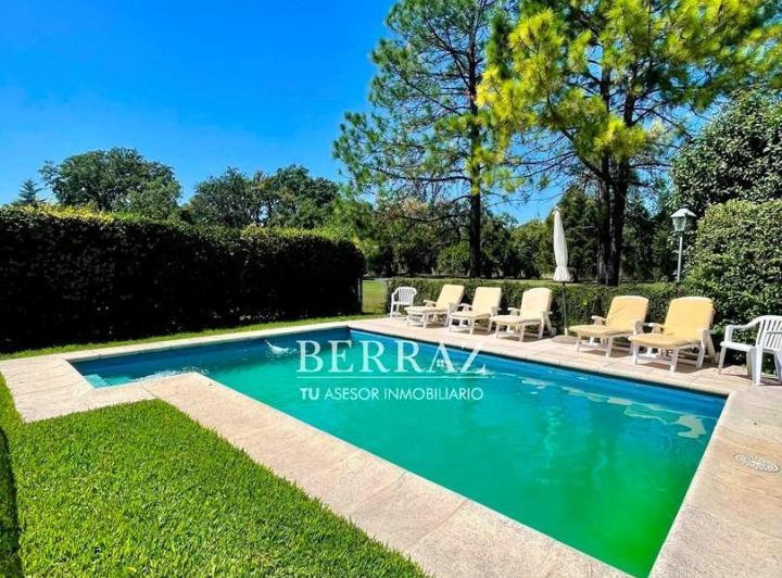 Casa · 233m² · 5 Ambientes · 1 Cochera