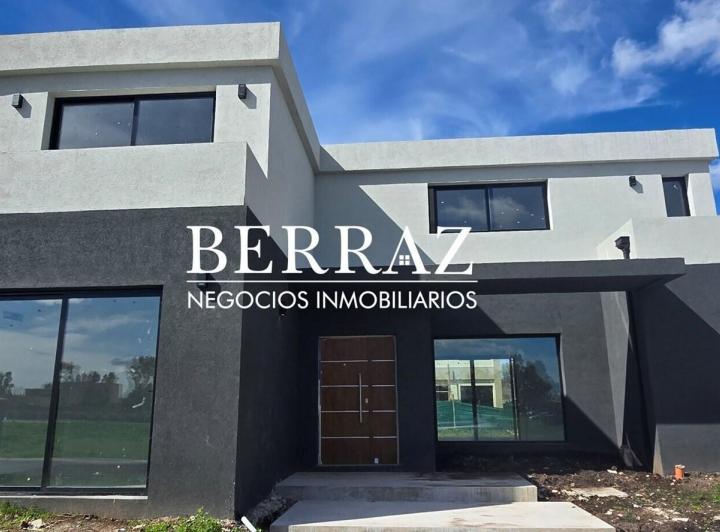 Casa · 181m² · 6 Ambientes · 2 Cocheras