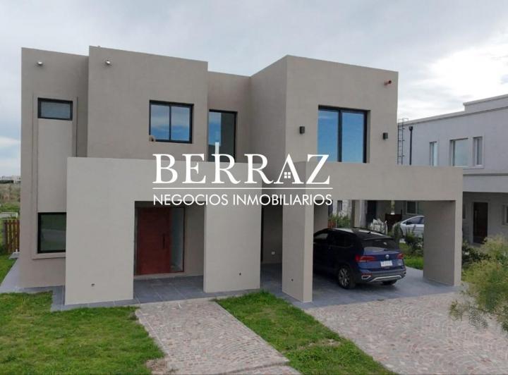 Casa · 210m² · 6 Ambientes · 4 Cocheras