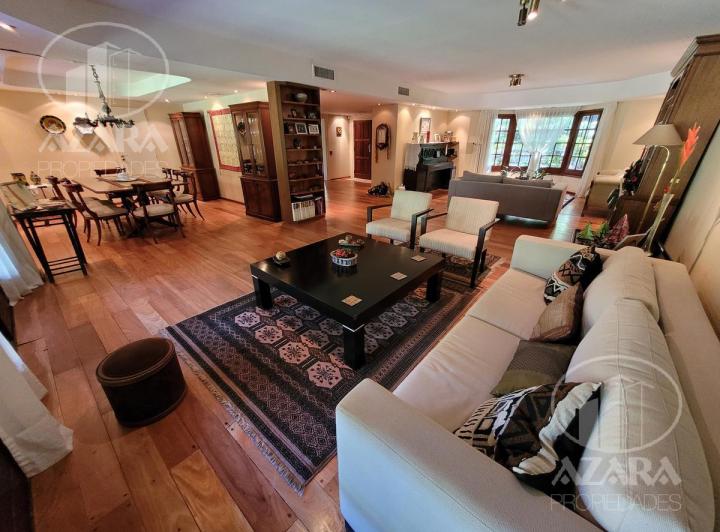 Casa · 460m² · 7 Ambientes · 2 Cocheras