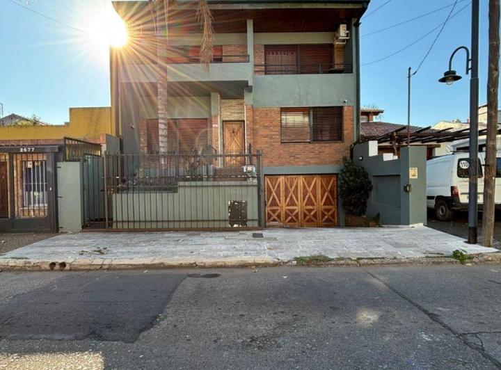 Casa · 400m² · 10 Ambientes · 4 Cocheras