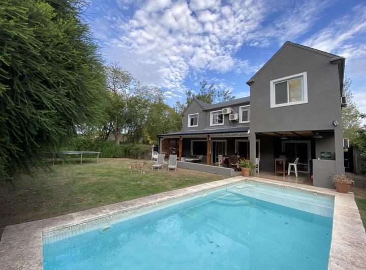Casa · 167m² · 5 Ambientes · 2 Cocheras