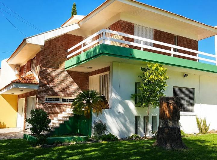 Casa · 322m² · 7 Ambientes · 7 Cocheras