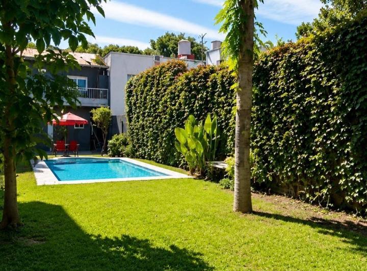 Casa · 220m² · 5 Ambientes · 1 Cochera