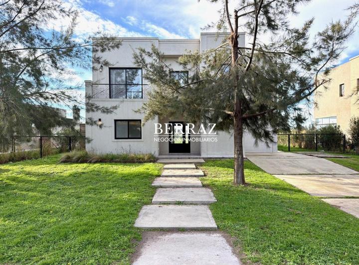 Casa · 195m² · 5 Ambientes · 2 Cocheras