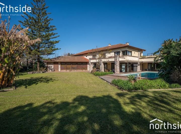 Casa · 895m² · 5 Ambientes · 2 Cocheras