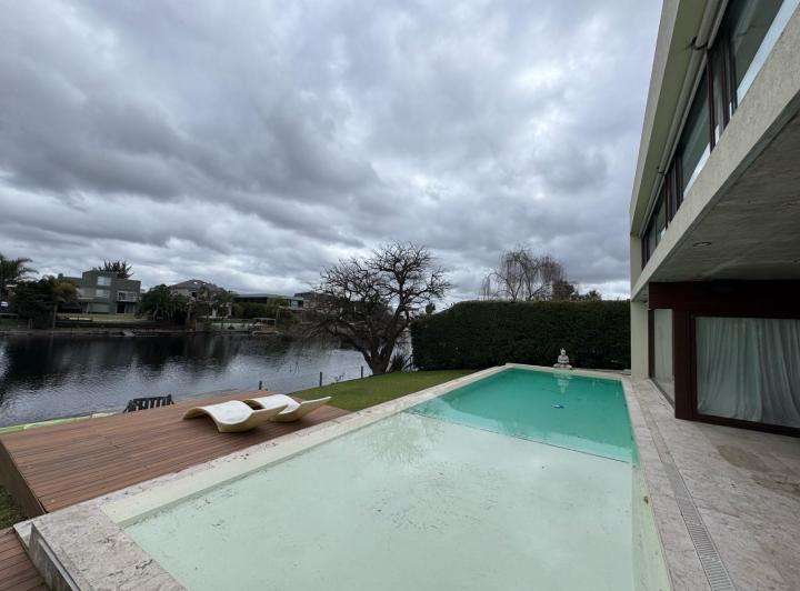 Casa · 300m² · 6 Ambientes