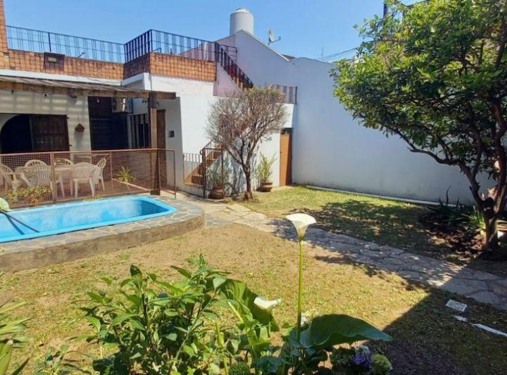 Casa · 135m² · 5 Ambientes · 2 Cocheras