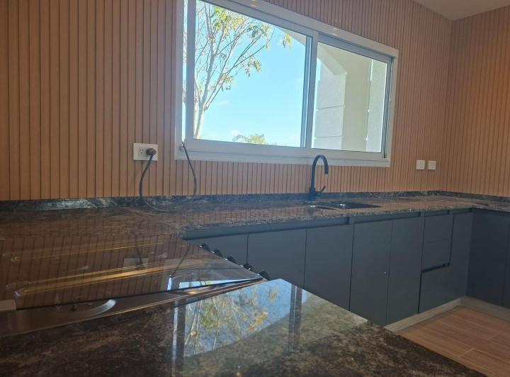 Casa · 165m² · 5 Ambientes · 3 Cocheras