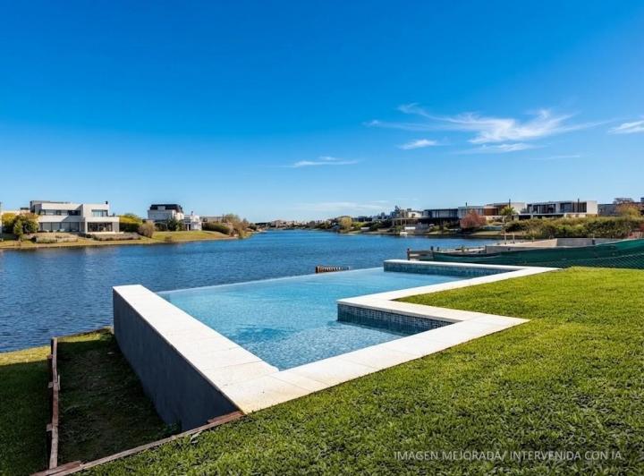 Casa · 350m² · 4 Dormitorios · 1 Cochera