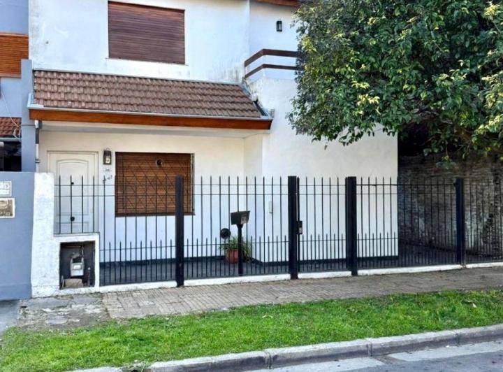 Casa · 172m² · 5 Ambientes · 2 Cocheras