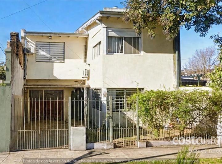 Casa · 170m² · 6 Ambientes · 1 Cochera