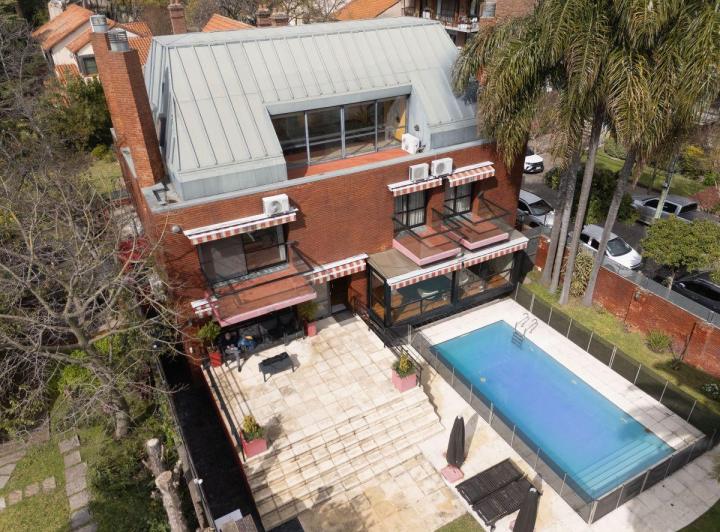 Casa · 690m² · 8 Ambientes · 5 Cocheras