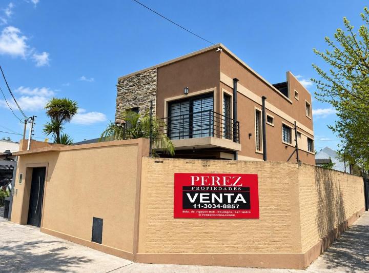 Casa · 228m² · 5 Ambientes · 2 Cocheras