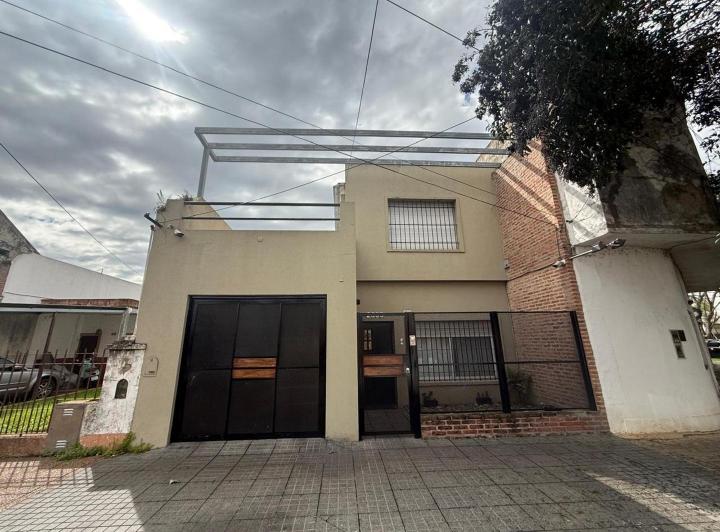 Casa · 175m² · 7 Ambientes · 2 Cocheras