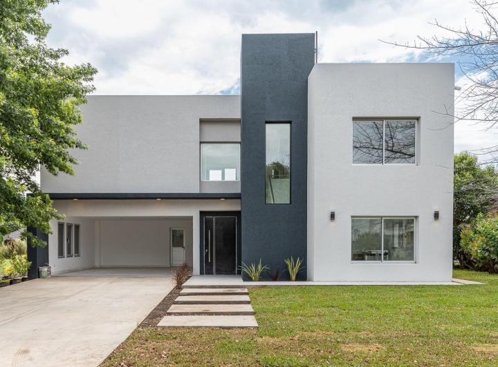Casa · 250m² · 5 Ambientes · 2 Cocheras