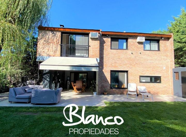 Casa · 180m² · 5 Ambientes · 5 Cocheras