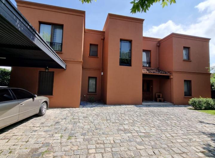 Casa · 310m² · 6 Ambientes · 5 Cocheras