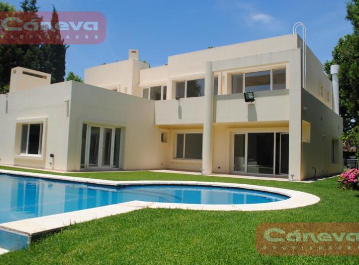 Casa · 500m² · 6 Ambientes · 2 Cocheras