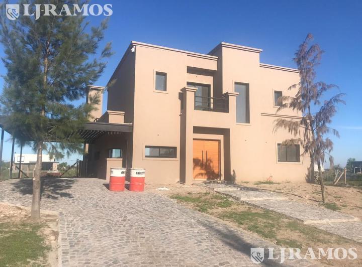 Casa · 250m² · 5 Ambientes