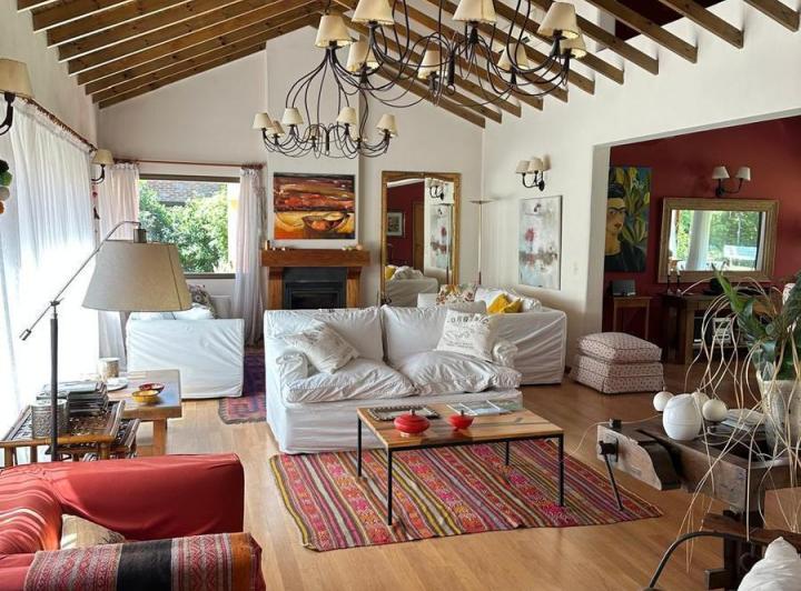 Casa · 2000m² · 10 Ambientes · 2 Cocheras