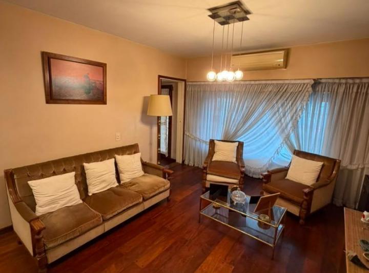 Casa · 180m² · 5 Ambientes · 2 Cocheras