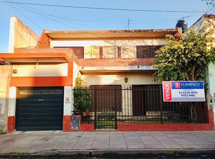 Casa · 192m² · 6 Ambientes · 2 Cocheras