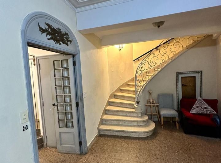 Casa · 240m² · 6 Ambientes · 1 Cochera