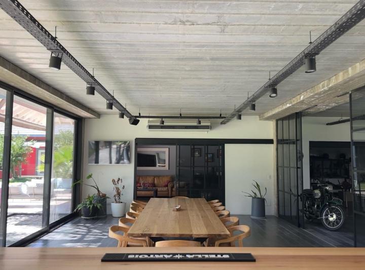 Casa · 650m² · 8 Ambientes · 4 Cocheras