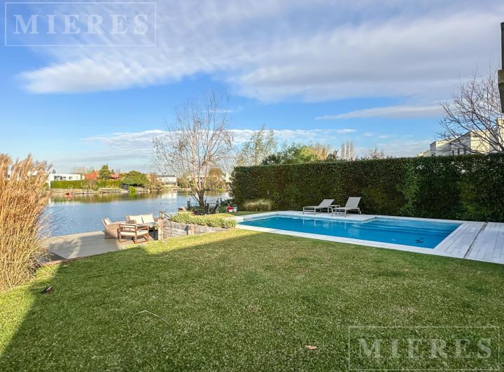 Casa · 366m² · 8 Ambientes